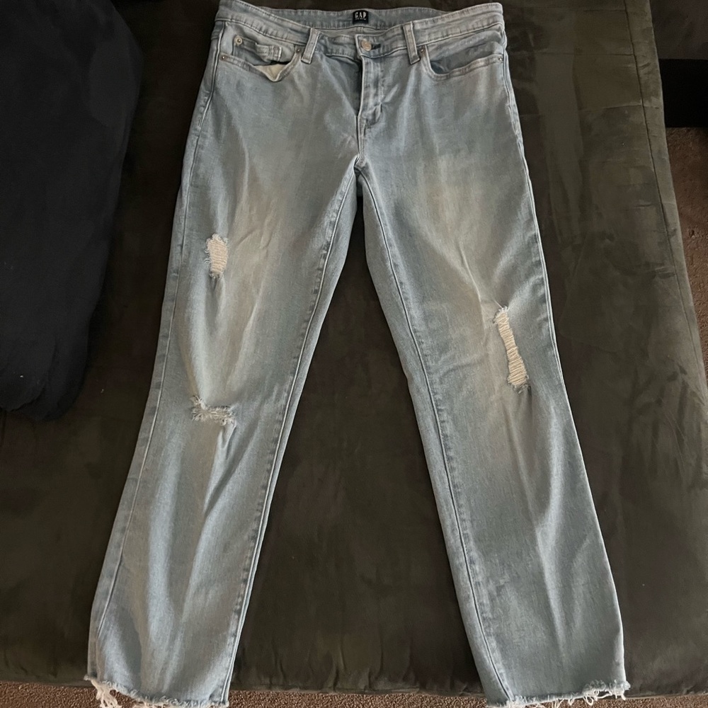 Light washed skinny jeans gap size 29”